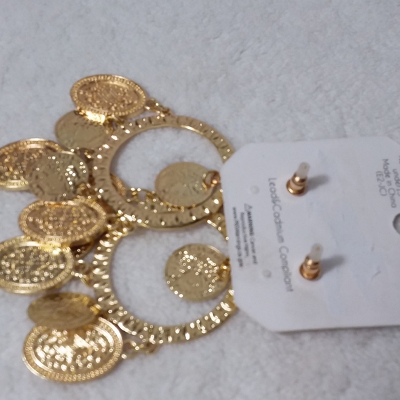 Dangle Hoop Coin Pierce Earrings Gold Tone Juliet - Picture 3 of 6